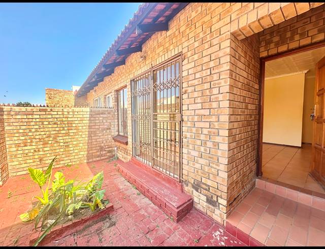 2 BEDROOM TOWNHOUSE FOR SALE IN PENINA PARK